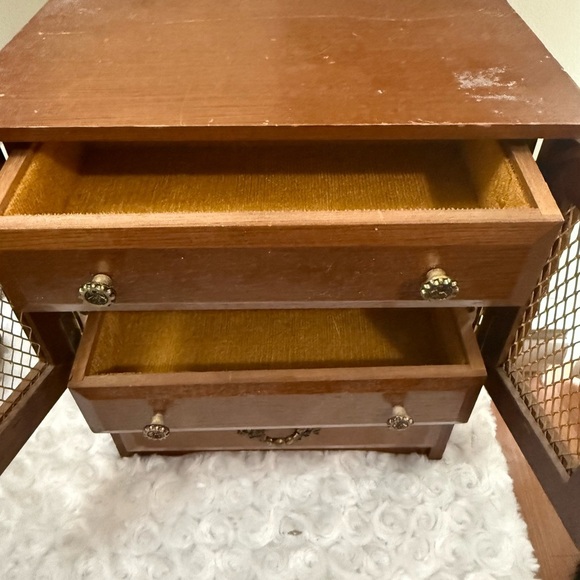 Vintage Wooden Musical Jewelry Cabinet - the Godfather (Love theme) song - Picture 7 of 11